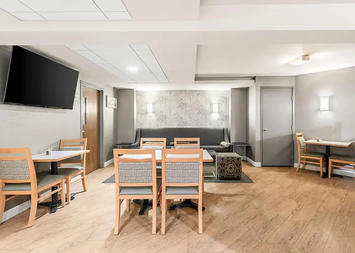 Best Western West Towne Suites