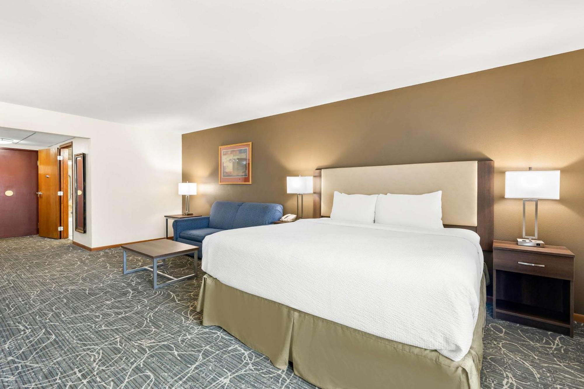 Western West Towne Hotel 3*
