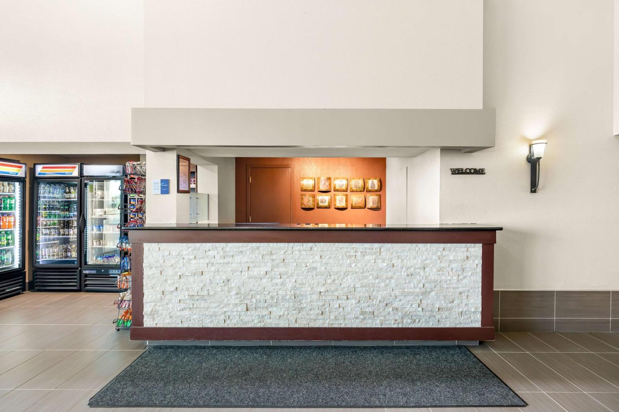 Western West Towne Hotel 3*